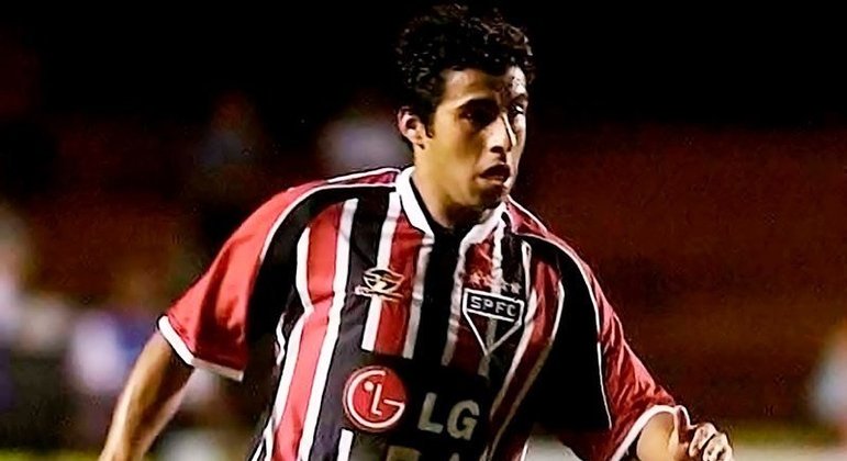 Venceu o Paulistão, Torneio Rio-SP e o Supercampeonato Paulista. Saiu em 2003 para defender o Cruzeiro.