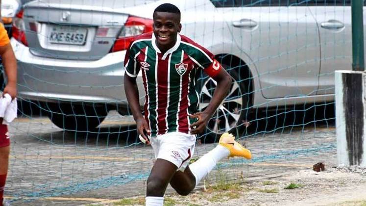 Vendido ao Grupo City, o volante Metinho foi pouco utilizado no elenco principal do Fluminense, o que acabou antecipando sua ida ao Troyes, da França.