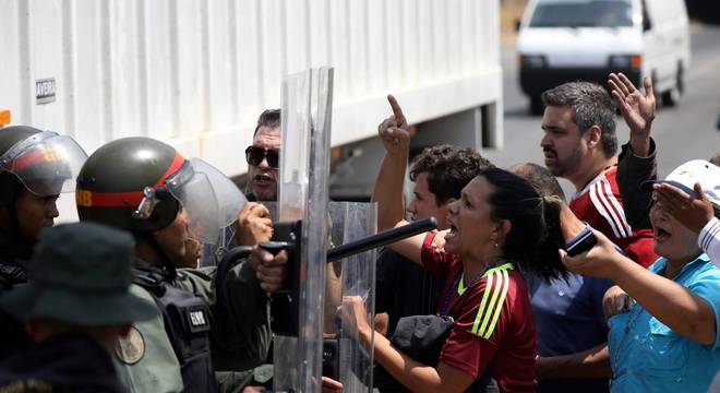 Governador de RR diz que Exército Venezuelano chegou à fronteira às 15h30