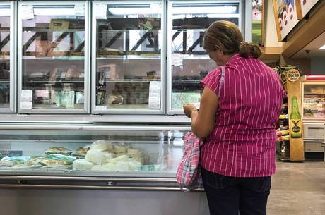 Crise afeta distribuiÃ§Ã£o de alimentos e remÃ©dios