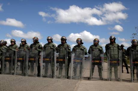 Fronteira foi fechada por militares venezuelanos