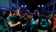Venezuelanos fazem festa na rua após fim do confinamento 