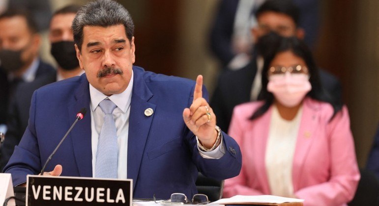 Nicolás Maduro acusa Colômbia de infiltrar grupos terroristas no país