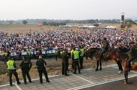 Resultado de imagem para Direto da Fronteira Venezuela Show para arrecadar alimentos