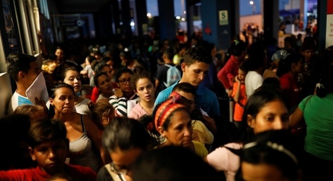 Venezuelanos fogem de seu país por colapso econômico