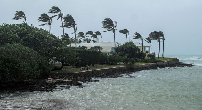Ventania causada pelo furacão Fiona em uma das ilhas do Caribe