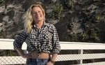 Se você acha que existe uma idade-limite para usar calça jeans — ou qualquer outra peça que tenha vontade —, Vera pode fazer você repensar seus conceitos. Ela pegou a camisa xadrez emprestada do filho. Um arraso!Leia mais: Simaria faz pose com vestido nude, e internet se derrete: 'Mulher fantástica'