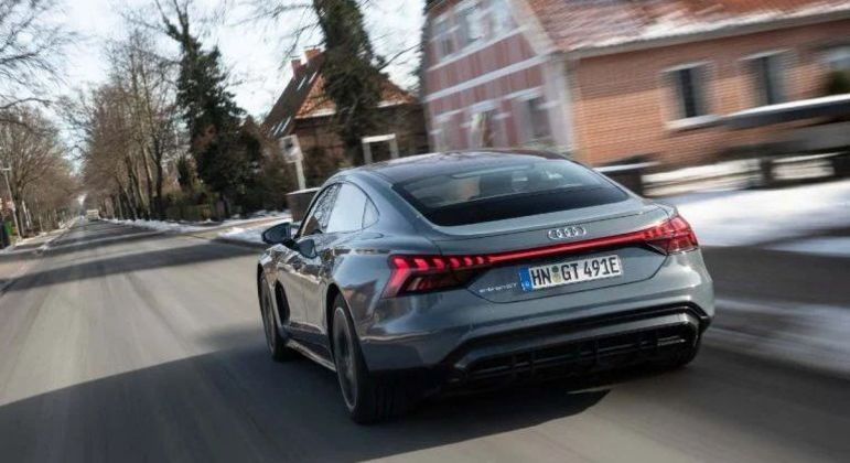 Bólido elétrico atinge a velocidade máxima de 245 km/h