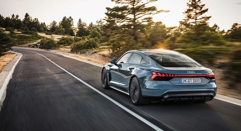 Modelo tem bateria de 33 módulos é de alta tensão situadas com 93 kWh 