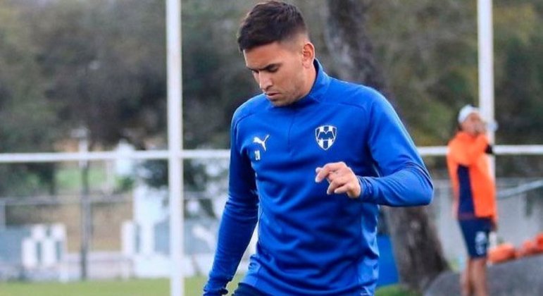 Versátil, podendo atuar como zagueiro ou lateral-esquerdo, é um dos responsáveis pelo bom desempenho defensivo da equipe, destacando-se na final da Concachampions diante do America.