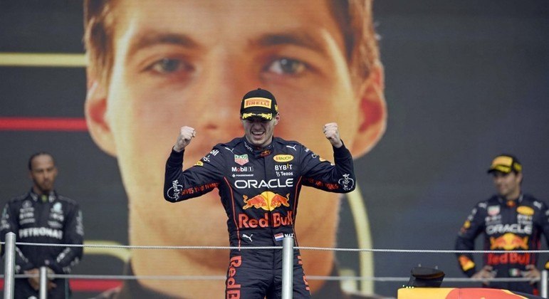 Com 14 vitórias no ano, Verstappen se isola como piloto que mais venceu corridas na mesma temporada
