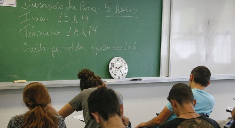 Estudantes têm até o meio-dia para concluir as inscrições no Vestibular da Fuvest 2022