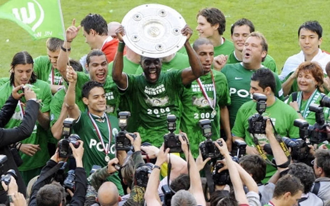 VfL Wolfsburg - 2008/2009 - Com a presença dos brasileiros Grafite e Josué, o time alemão levantou a taça da liga de seu país apenas uma vez em sua história.