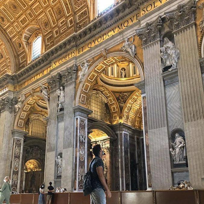 O estudante brasileiro visitou o Vaticano e as basílicas do local