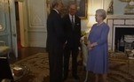 Nos dias que antecederam esse gesto altamente simbólico, Elizabeth II já havia abandonado suas reservas, congratulando-se com o fato de o apartheid estar 'morrendo na África do Sul'. No início dos anos 1980, a rainha apoiou discretamente o primeiro-ministro canadense Brian Mulroney, que fez campanha por sanções econômicas à África do Sul, às quais se opunham sua contraparte britânica, Margaret ThatcherVeja também: Conheça os detalhes do plano para funeral de rainha Elizabeth 2ª
