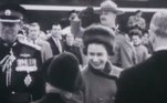 Em 1964, em sua primeira visita como rainha do Canadá, uma multidão 'não muito convidativa' a esperava do lado de fora da residência do vice-governador, escreveu a AFP. 'Um grupo de jovens, na calçada, virou as costas'. As manifestações de grupos separatistas foram duramente reprimidas. 