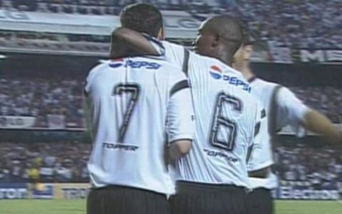 Vice-campeão brasileiro em 2002, o Timão precisou reverter um resultado adverso na semifinal. Derrotado pelo Fluminense por 1 a 0 no jogo de ida, o Timão bateu o Tricolor no jogo de volta, em São Paulo, por 3 a 2. A classificação veio por ter melhor campanha na primeira fase