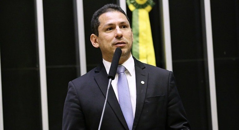 Ramos disse que "presidente pode discutir sua pretensão, mas encaminhando PL à Câmara"