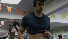 Filho caçula de Carla Perez e Xanddy exibe músculos em dia de treino de pernas na academia