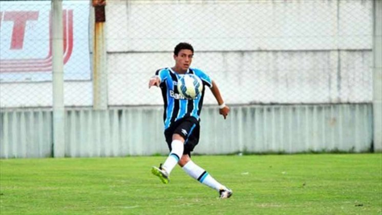 Victor Bobsin - Meia - 21 anos - Contrato com o Grêmio até 31/12/2022