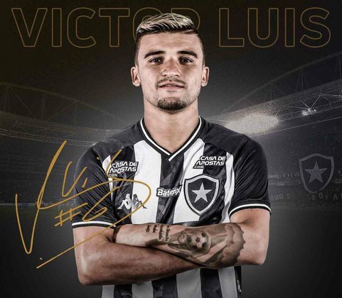 VICTOR LUIS retornou ao Botafogo como titular da lateral esquerda. Até agora, fez dez jogos e marcou dois gols.