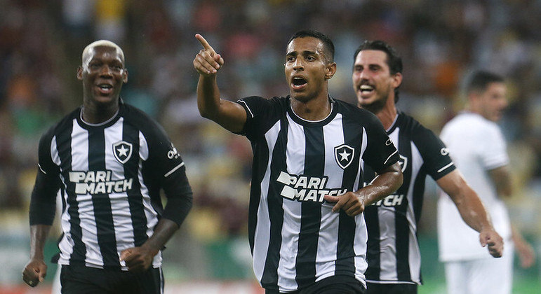 Victor Sá marcou o gol do Botafogo na vitória sobre o Fluminense