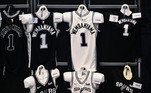 No Spurs, o francês vai vestir o número 1 em sua camiseta, que já é vendida online. Se você quiser adquiri-la, deverá pagar algo na faixa de 150 dólares (R$ 716, na conversão)