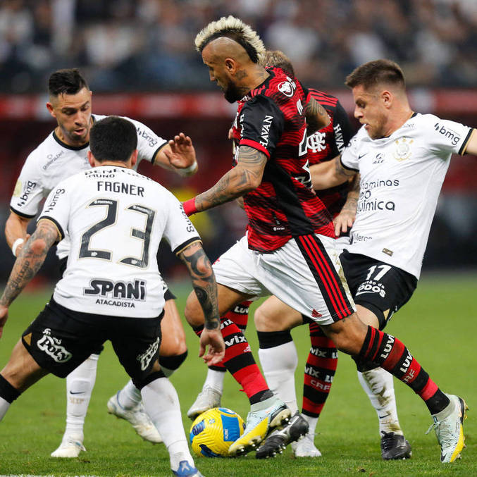 Vidal em ação contra o Corinthians pela Copa do Brasil