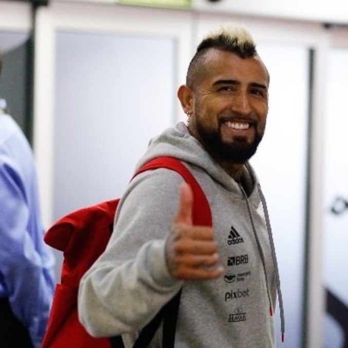 Vidal no embarque do Flamengo