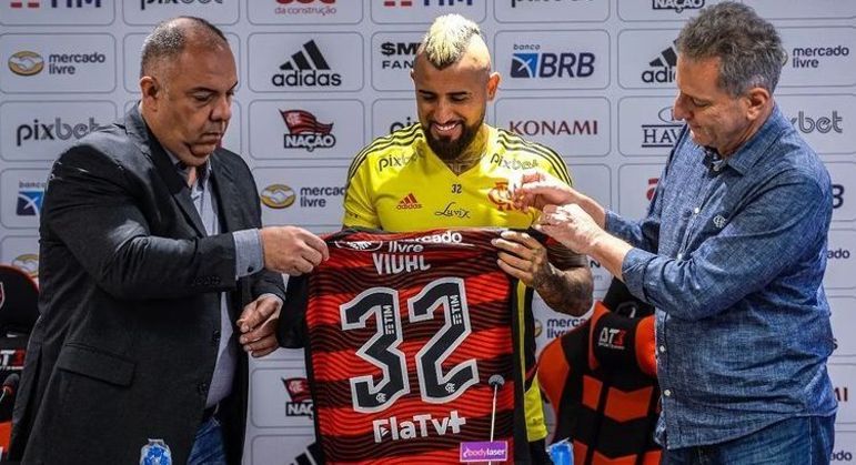 Vidal usará a camisa 32 no Flamengo