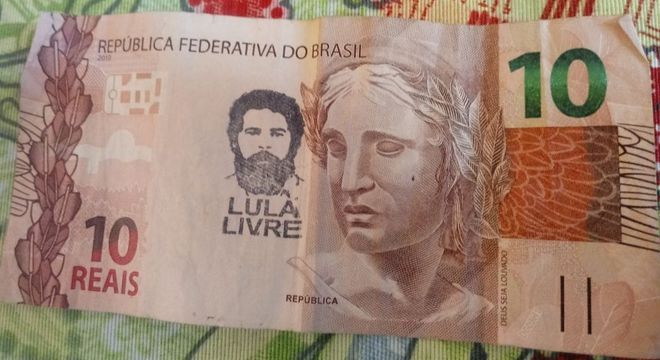 CÃ©dula de 10 reais carimbada com imagem do ex-presidente Lula