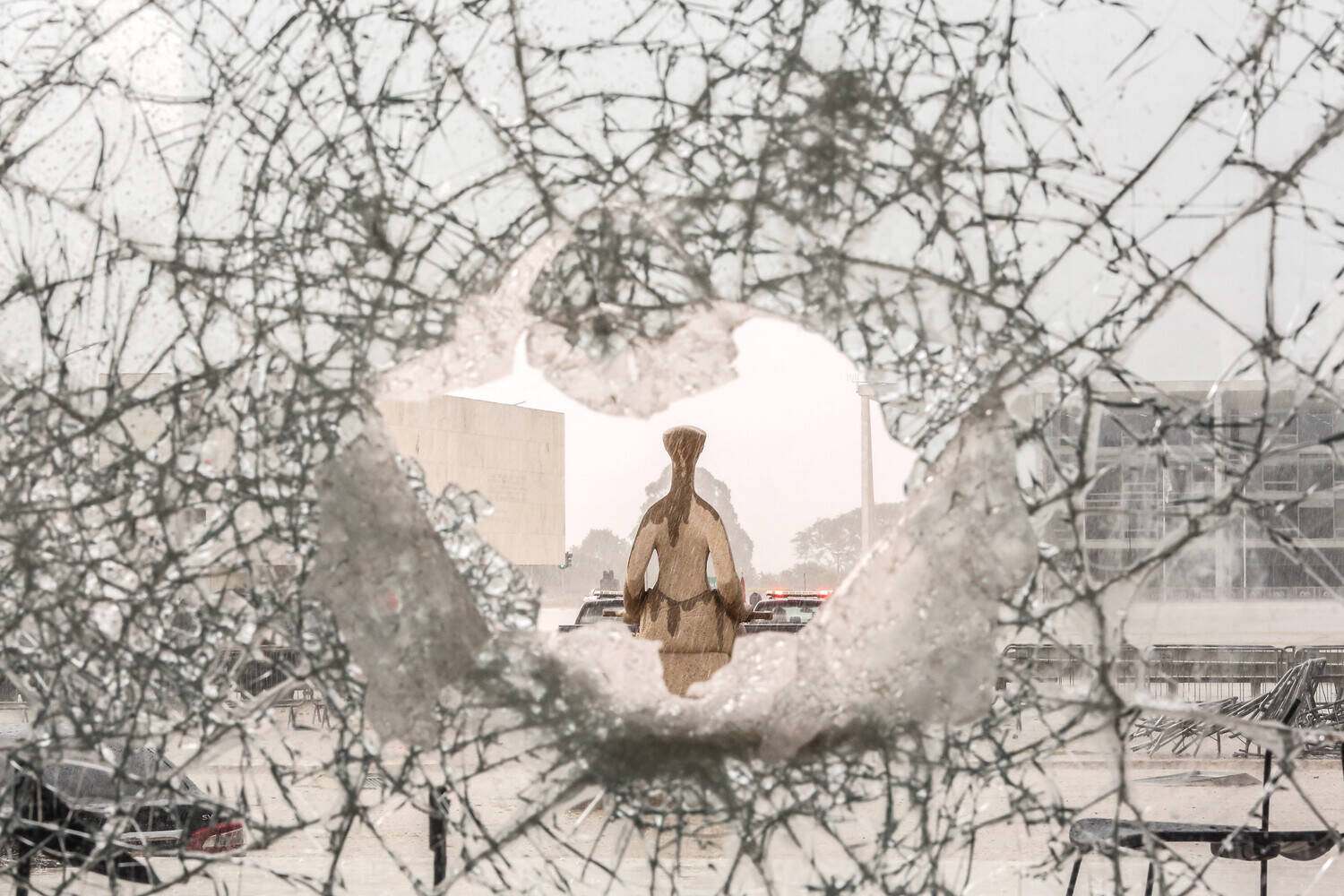 STF marca para 17 de novembro julgamento de mais cinco réus pelo 8 de Janeiro