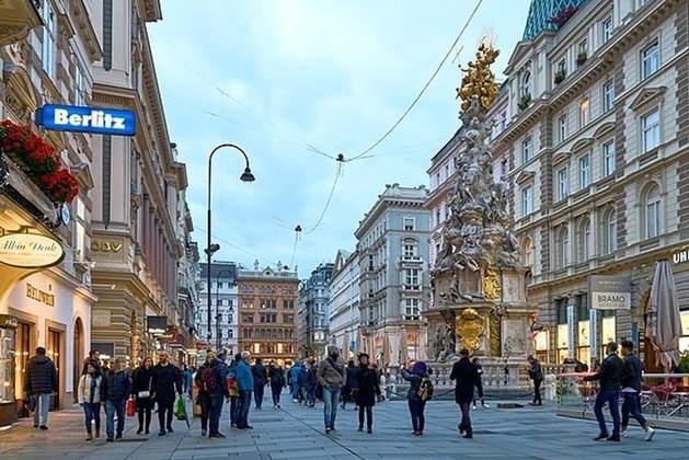 Viena é a capital da Áustria e um dos nove estados austríacos. Em 2019, a cidade recebeu 45 milhões de turistas no ano.