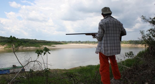 As praias são protegidas por vigilantes locais durante toda a época reprodutiva das tartarugas, que dura cinco meses por ano 