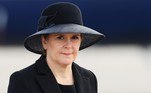A primeira-ministra da Escócia, Nicola Sturgeon, caminha no aeroporto de Edimburgo depois de cumprimentar o rei, em 12 de setembro de 2022