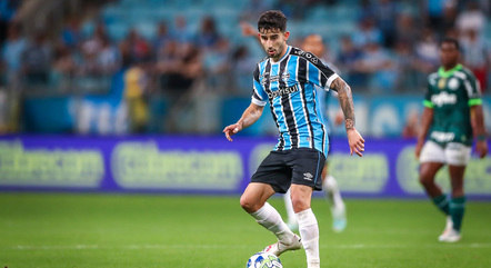 Villasanti em ação pelo Grêmio