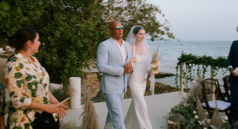 Vin Diesel acompanhou a modelo Meadow Walker ao altar, representando o pai dela, Paul Walker