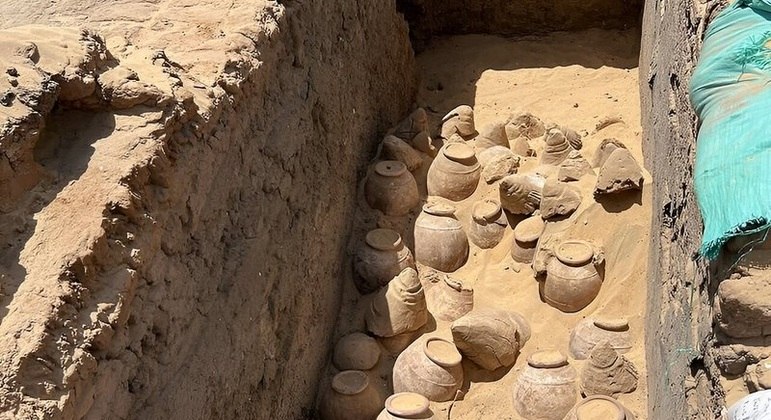 Vinho de 5.000 anos atrás é descoberto em túmulo da possível primeira rainha do Egito