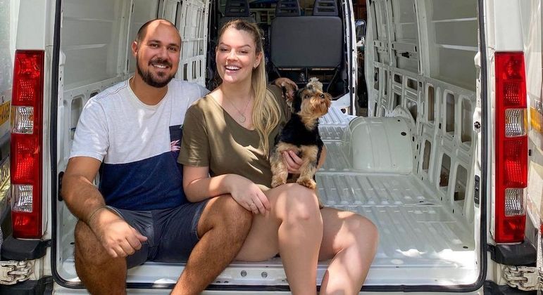 Vinicius Rocha, Talita Durante e o pet Cookie vão cortar o continente