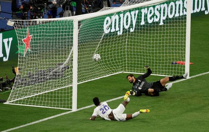 O Real Madrid foi campeão da Champions League pela décima quarta vez neste último sábado (28), vencendo o Liverpool por 1 a 0 na grande final do torneio. Vini Jr. foi o responsável pelo gol do título dos Merengues