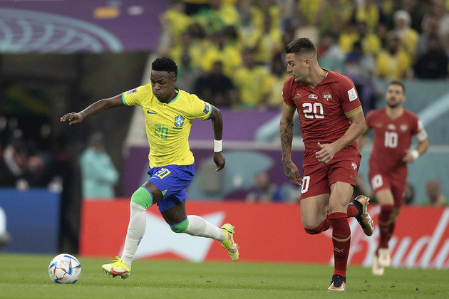 Vinícius Júnior é titular nas escalações de Tite. No jogo de estreia da seleção brasileira contra a Sérvia, o atacante fez a assistência no segundo gol marcado por Richarlison. O Catar marca a estreia do jogador em Copas do Mundo e Vini Jr. já disse que o objetivo é a conquista do hexacampeonato