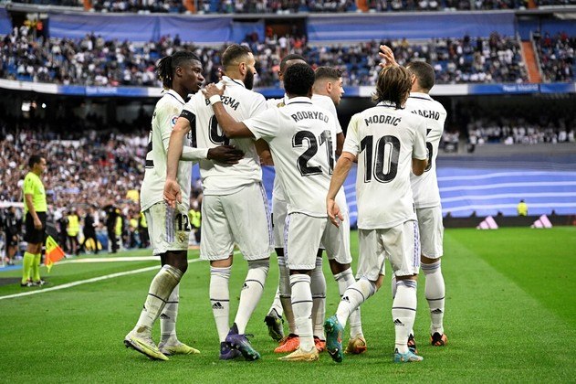 Aos 20 minutos da partida, o estádio inteiro ecoou o nome de Vinícius Jr. e palavras de ordem contra o racismo no futebol. O minuto escolhido foi em referência ao número usado pelo brasileiro no clube espanhol
