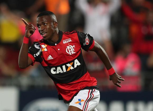 Mesmo antes de se firmar no elenco profissional do Flamengo, Vinícius Jr. já era tido como uma das grandes promessas do nosso futebol. Ainda assim, nos momentos de oscilação, naturais pela pouca idade, o atacante recebeu muitas críticas e o apelido de 'Neguebinha' o perseguiu por um tempo