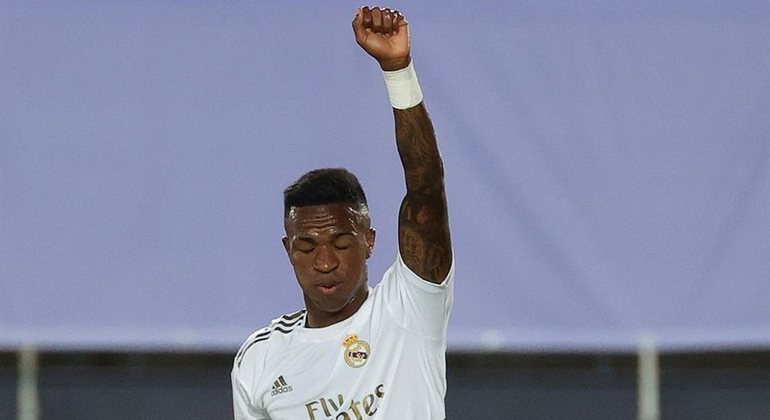 Vinícius Jr. já falou, já cobrou, já protestou. Não adianta: o racismo continua contra ele