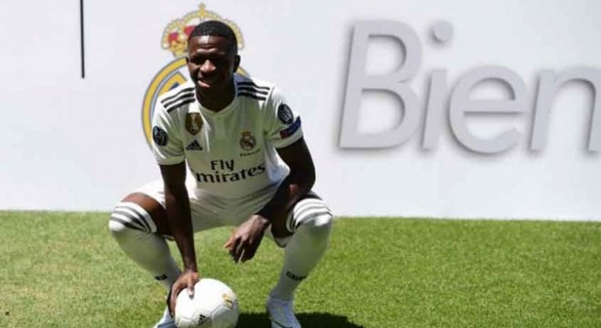 Vinícius Júnior (Real Madrid) - Atleta brasileiro, de 18 anos, acabou de se transferir para o clube espanhol a peso de ouro e ainda é uma promessa do futebol. Atacante é avaliado em € 45,1 milhões (198,1 milhões de reais)