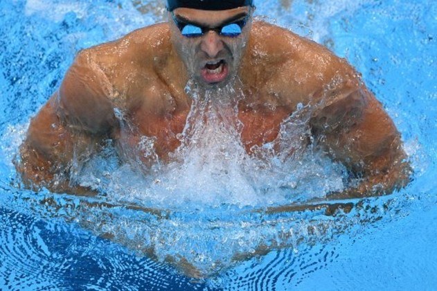 Vinicius Lanza ficou em primeiro lugar na segunda bateria do 200m individual medley na natação.