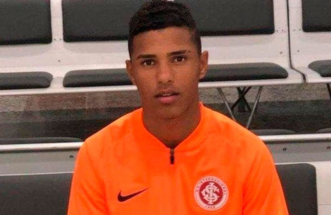Vinicius Tobias (Brasil) - Clube: Internacional - Posição: Lateral-direito