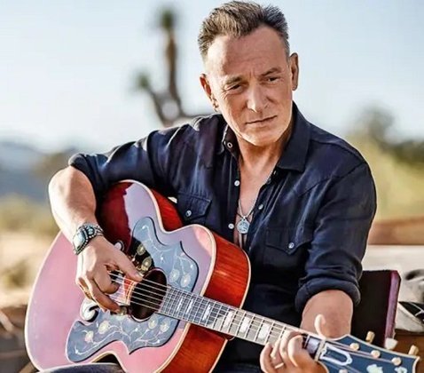 Vinte Grammys, quatro American Music Awards e um Oscar. Esses inúmeros prêmios já mostram o tamanho de Bruce Springsteen, que marcou época nos anos 60 mesmo sendo muito jovem.