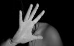 Violência doméstica: o elevado número de casos de agressão gerados no isolamento social foi um tema bastante discutido no ano passado. Então, violência doméstica de forma geral, tanto contra mulheres quanto contra crianças, suscita um debate importante e atual, porque o tema está relacionada à pandemia. Esse problema afetou um grande número de famílias brasileiras. A pesquisa 'Visível e invisível: a vitimização de mulheres no Brasil', encomendada pelo Fórum Brasileiro de Segurança Pública ao Instituto Datafolha, concluiu, por exemplo, que a vitimização das mulheres dentro de casa aumentou — a cada minuto, oito mulheres foram agredidas no Brasil durante a pandemia do novo coronavírus