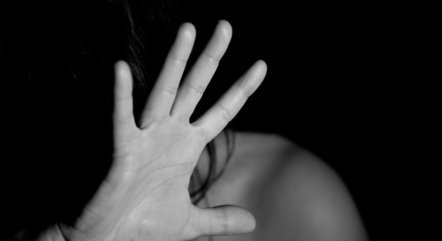 Violência nem sempre começa com agressão, diz delegada